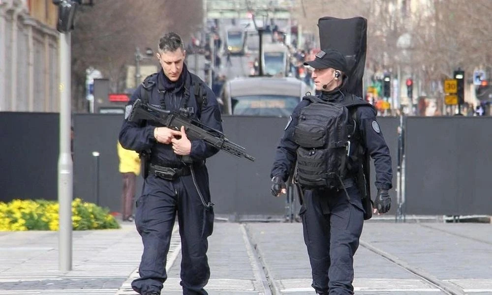 Γαλλία: 30.000 αστυνομικοί στους δρόμους για τις εκλογές